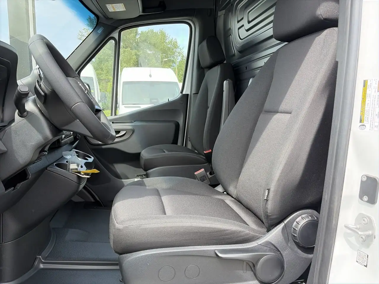 Mercedes-Benz Sprinter photo Mercedes-Benz Sprinter