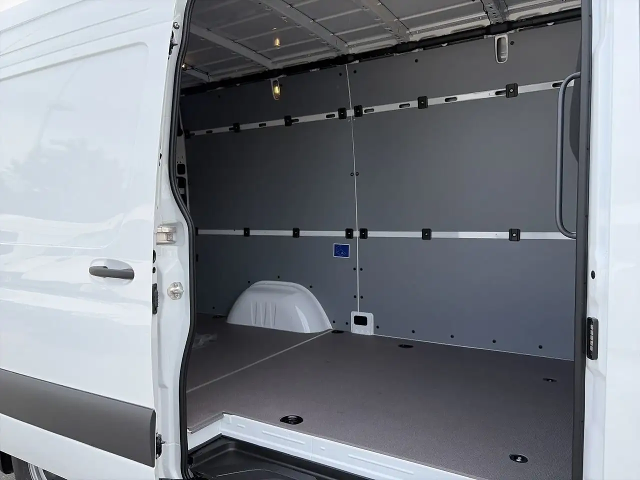 Mercedes-Benz Sprinter photo Mercedes-Benz Sprinter