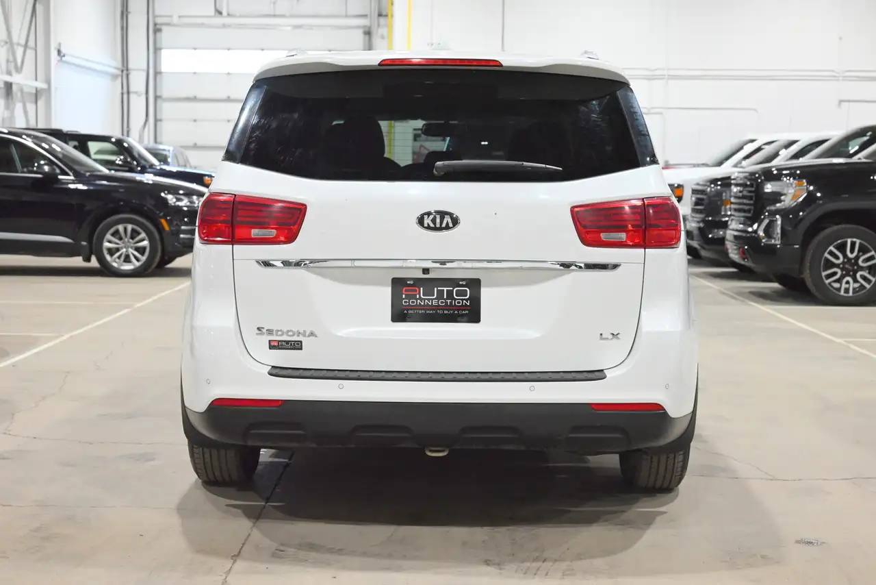Kia Sedona снимка Kia Sedona
