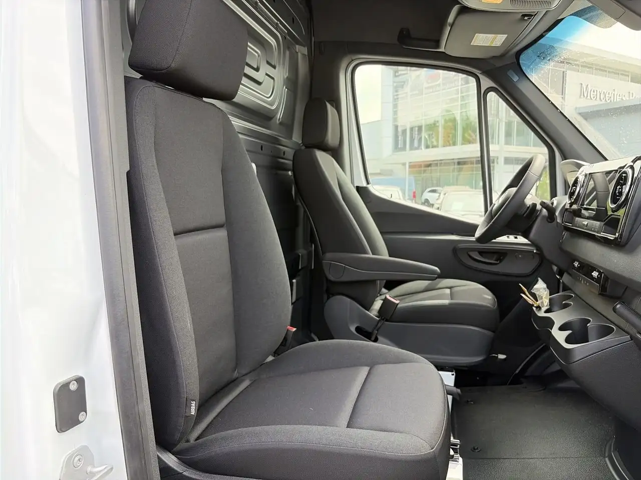 Mercedes-Benz Sprinter photo Mercedes-Benz Sprinter