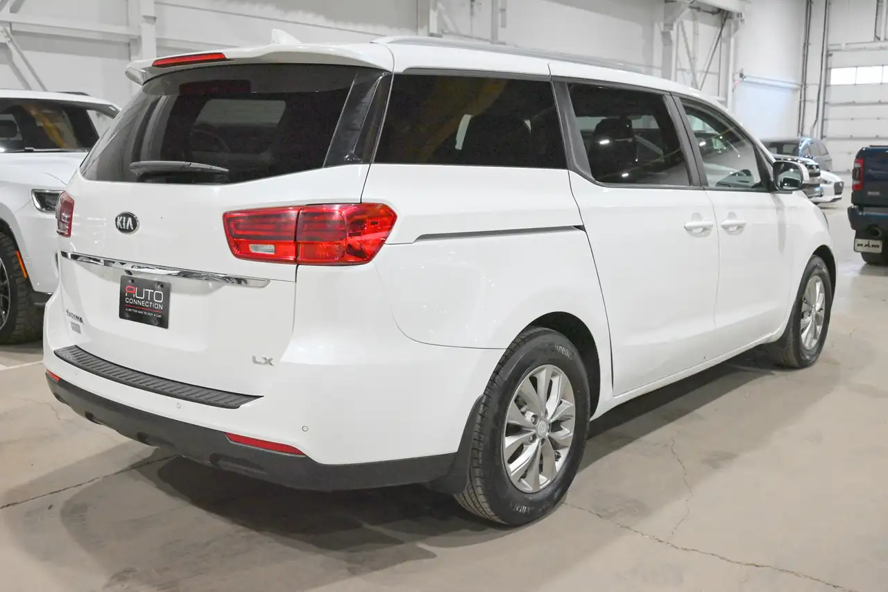 Kia Sedona снимка Kia Sedona