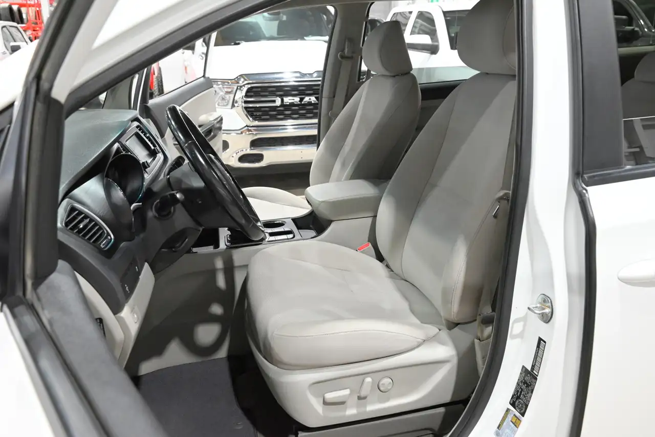Kia Sedona снимка Kia Sedona