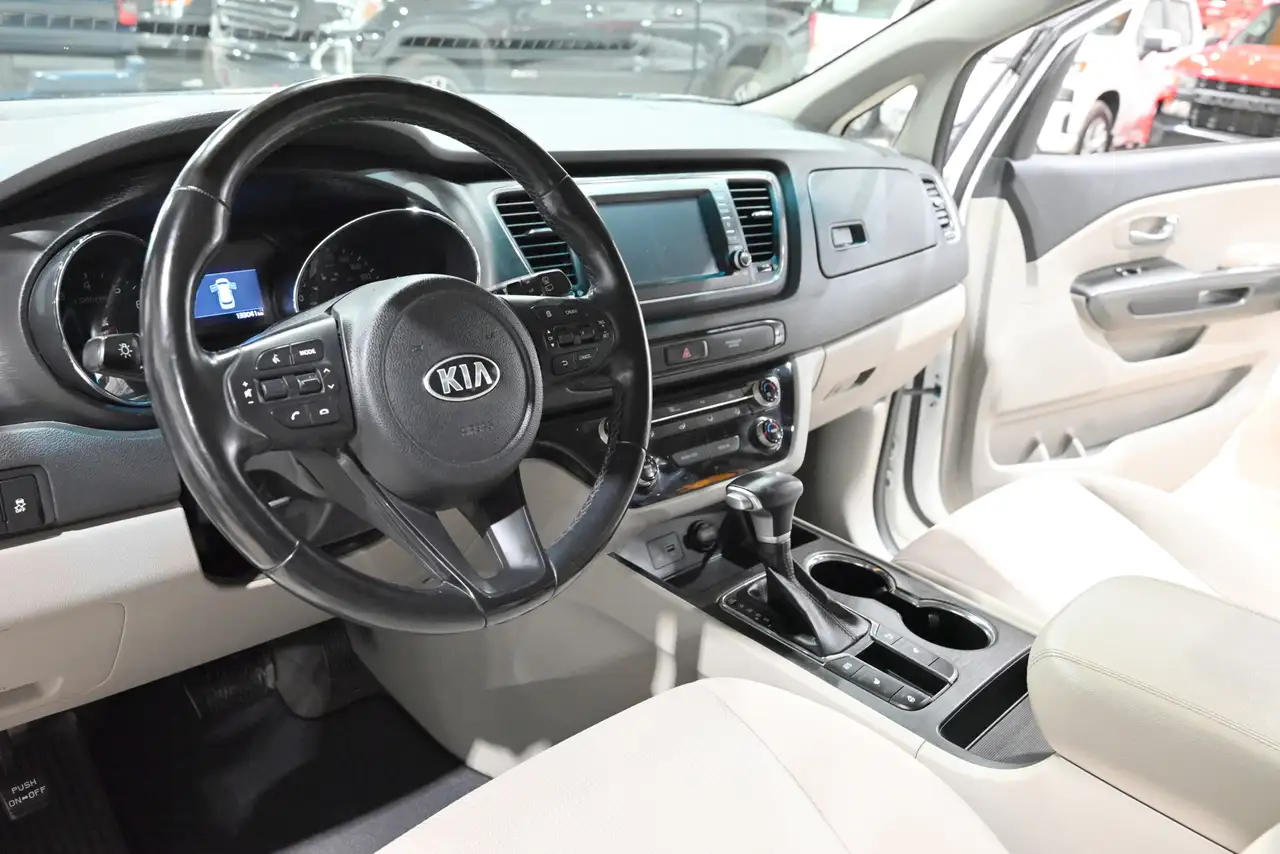 Kia Sedona снимка Kia Sedona