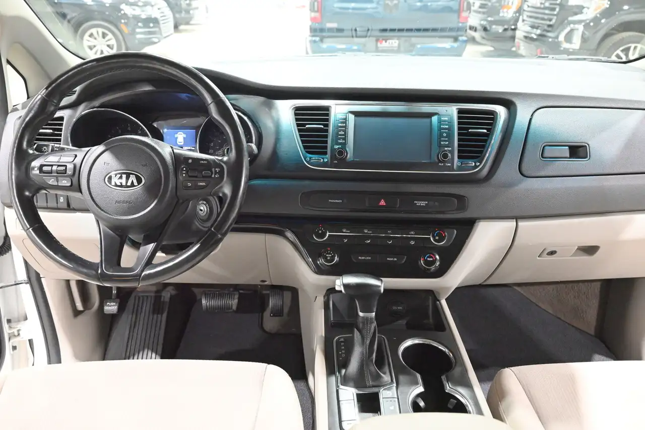 Kia Sedona снимка Kia Sedona