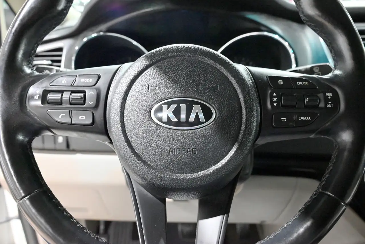 Kia Sedona снимка Kia Sedona