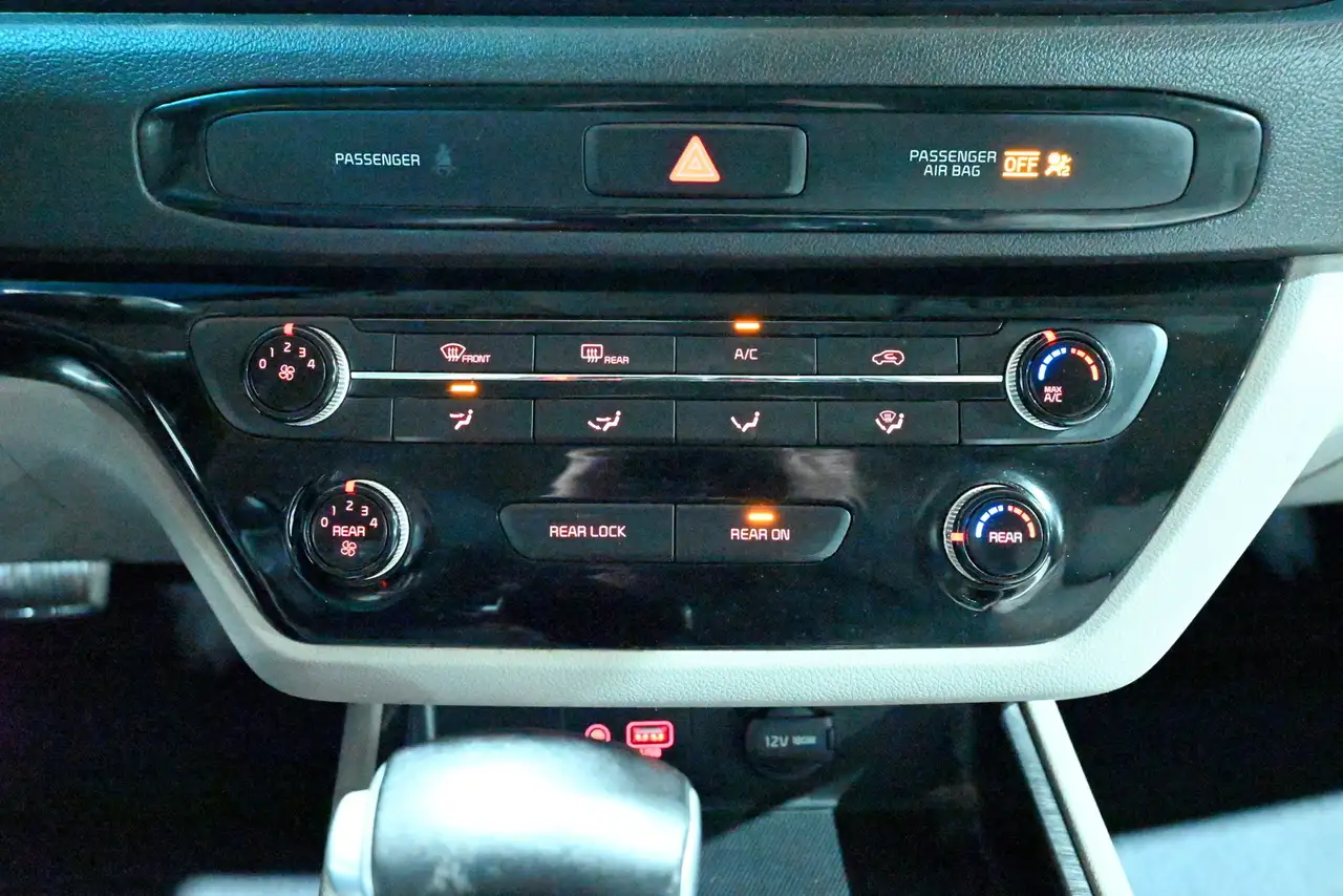 Kia Sedona снимка Kia Sedona