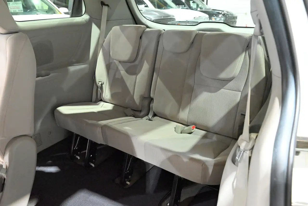 Kia Sedona снимка Kia Sedona