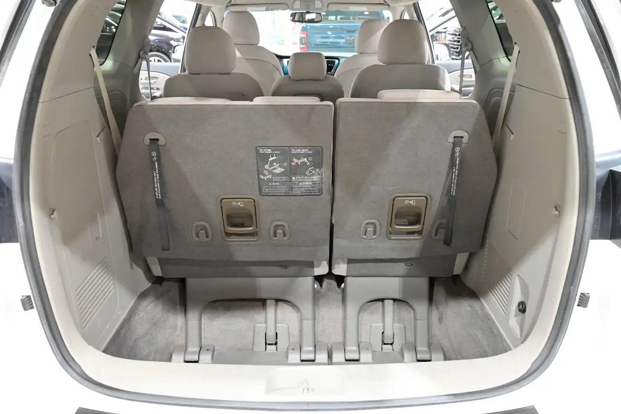 Kia Sedona снимка Kia Sedona