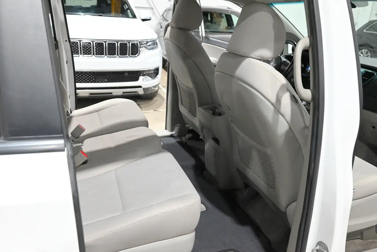 Kia Sedona снимка Kia Sedona