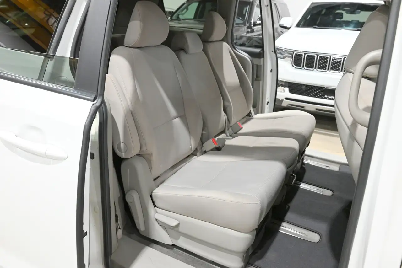 Kia Sedona снимка Kia Sedona
