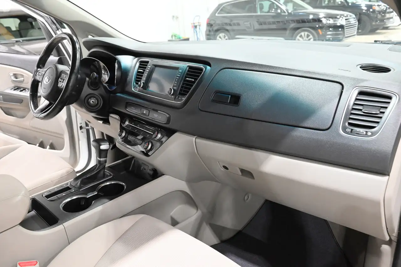 Kia Sedona снимка Kia Sedona