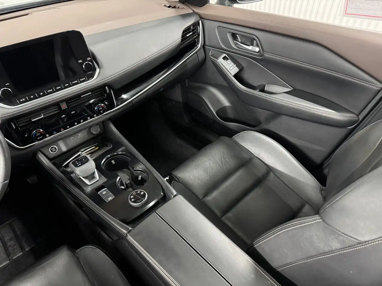 Nissan Rogue снимка Nissan Rogue