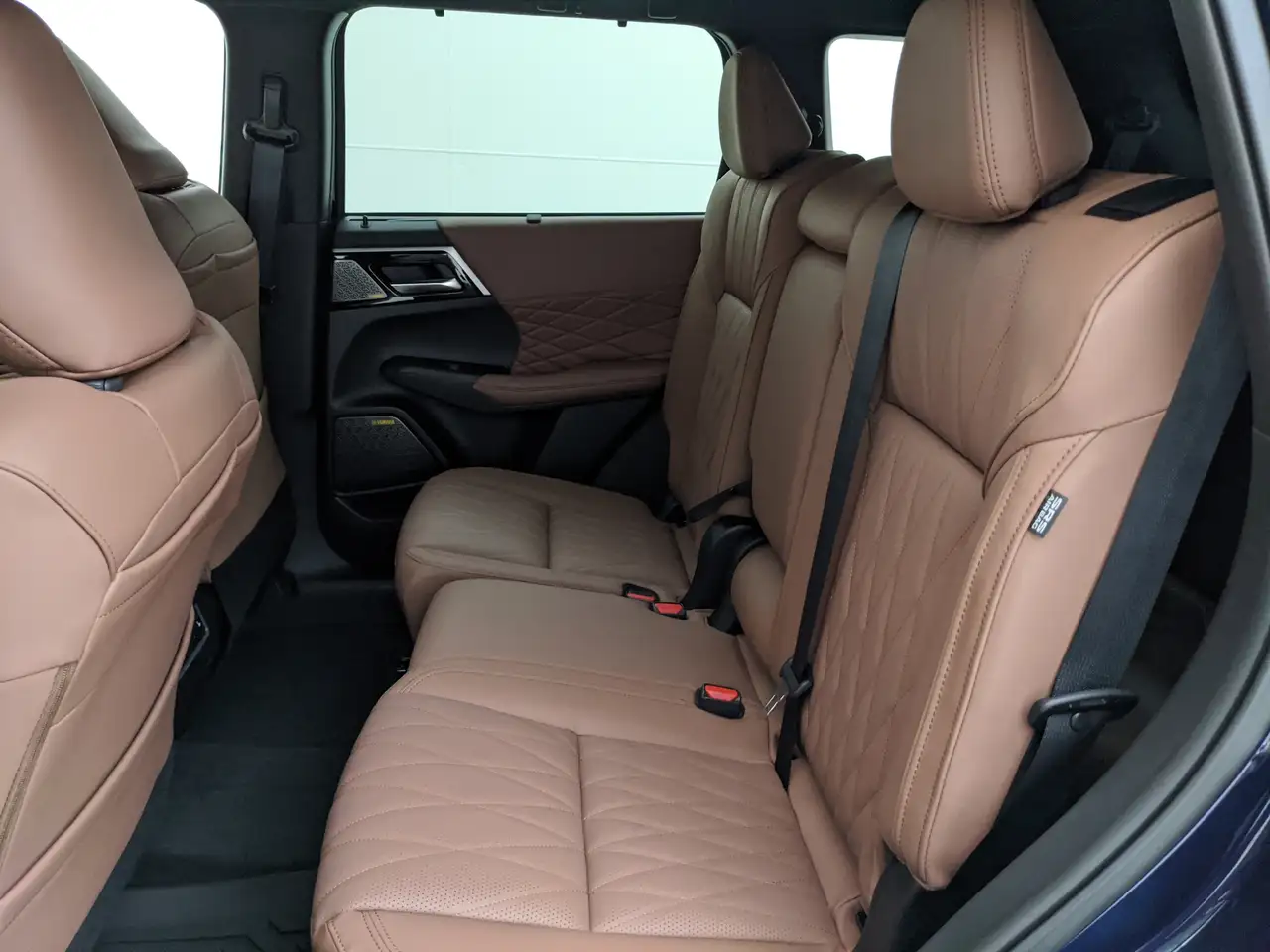 Mitsubishi Outlander снимка Mitsubishi Outlander