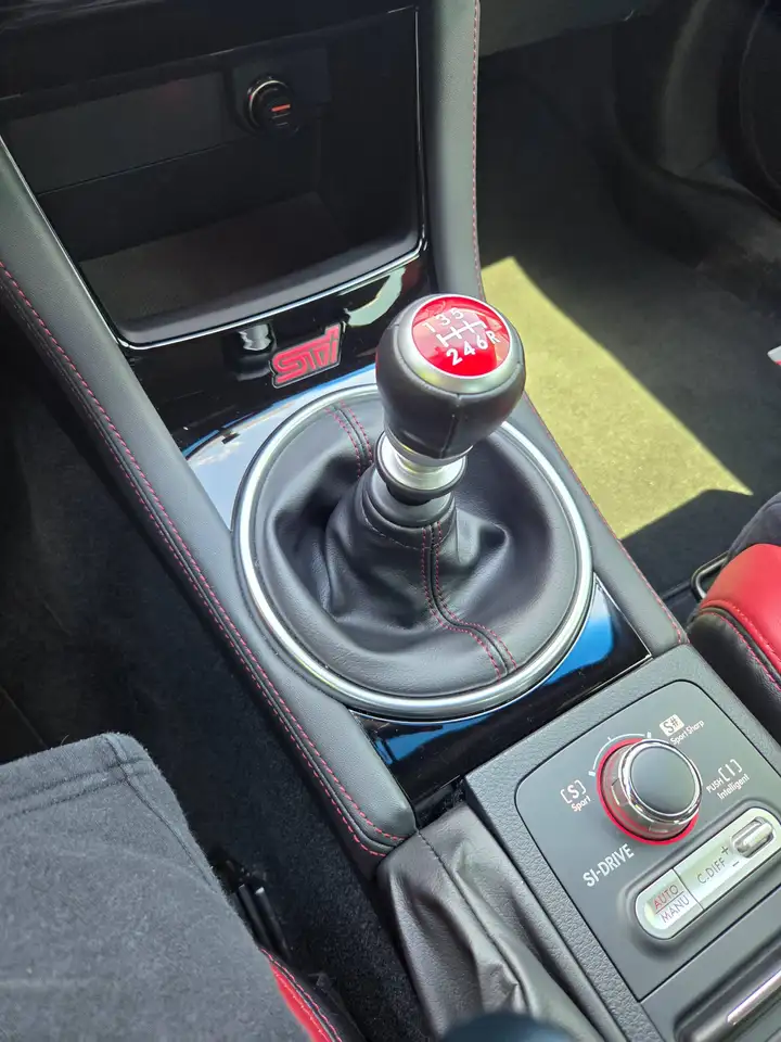 Subaru WRX снимка Subaru WRX