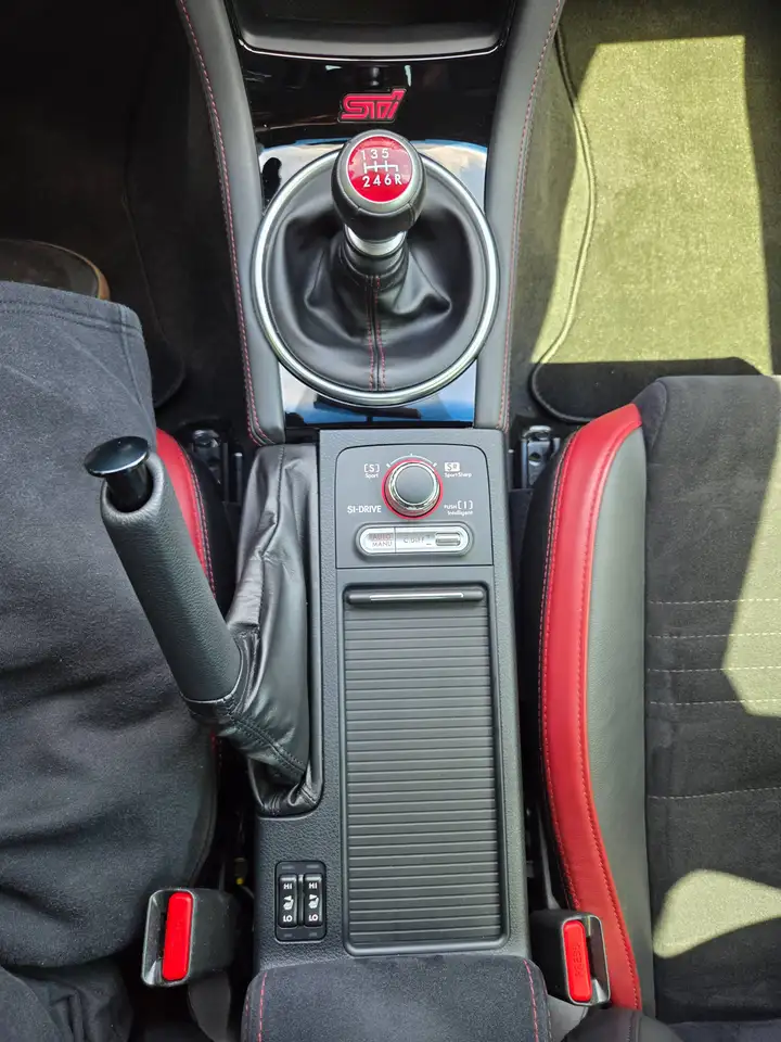 Subaru WRX снимка Subaru WRX