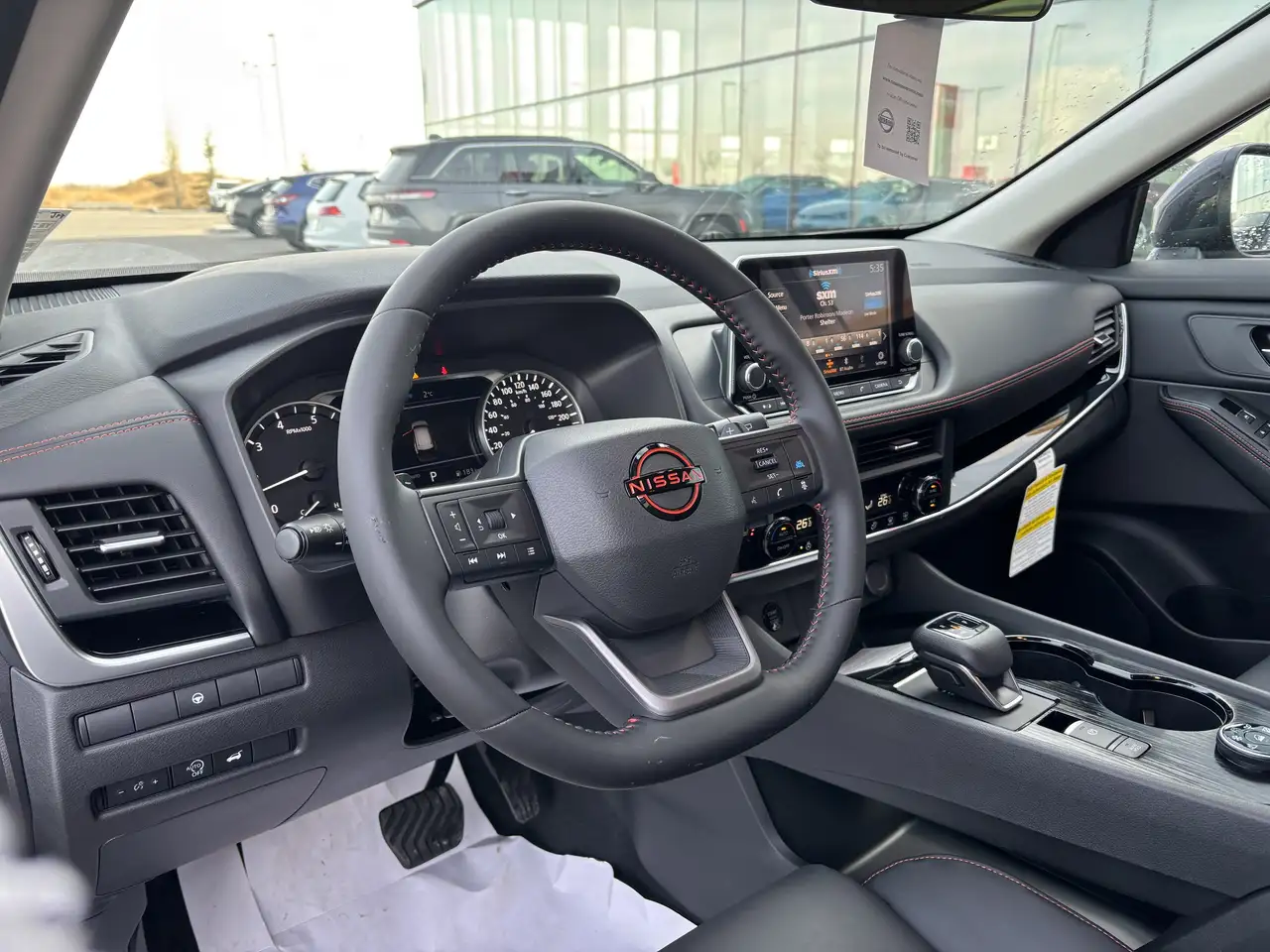 Nissan Rogue снимка Nissan Rogue