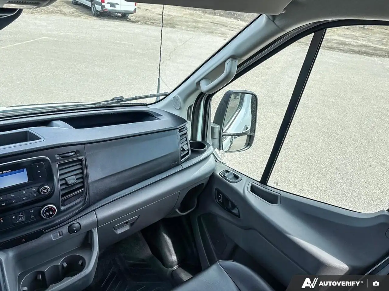 Ford Transit Cargo Van снимка Ford Transit Cargo Van