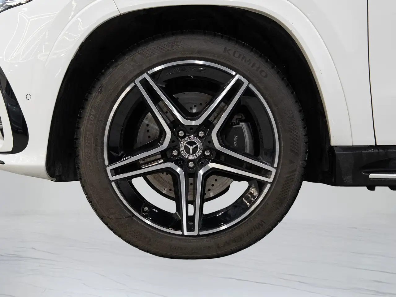 Mercedes-Benz GLS снимка Mercedes-Benz GLS