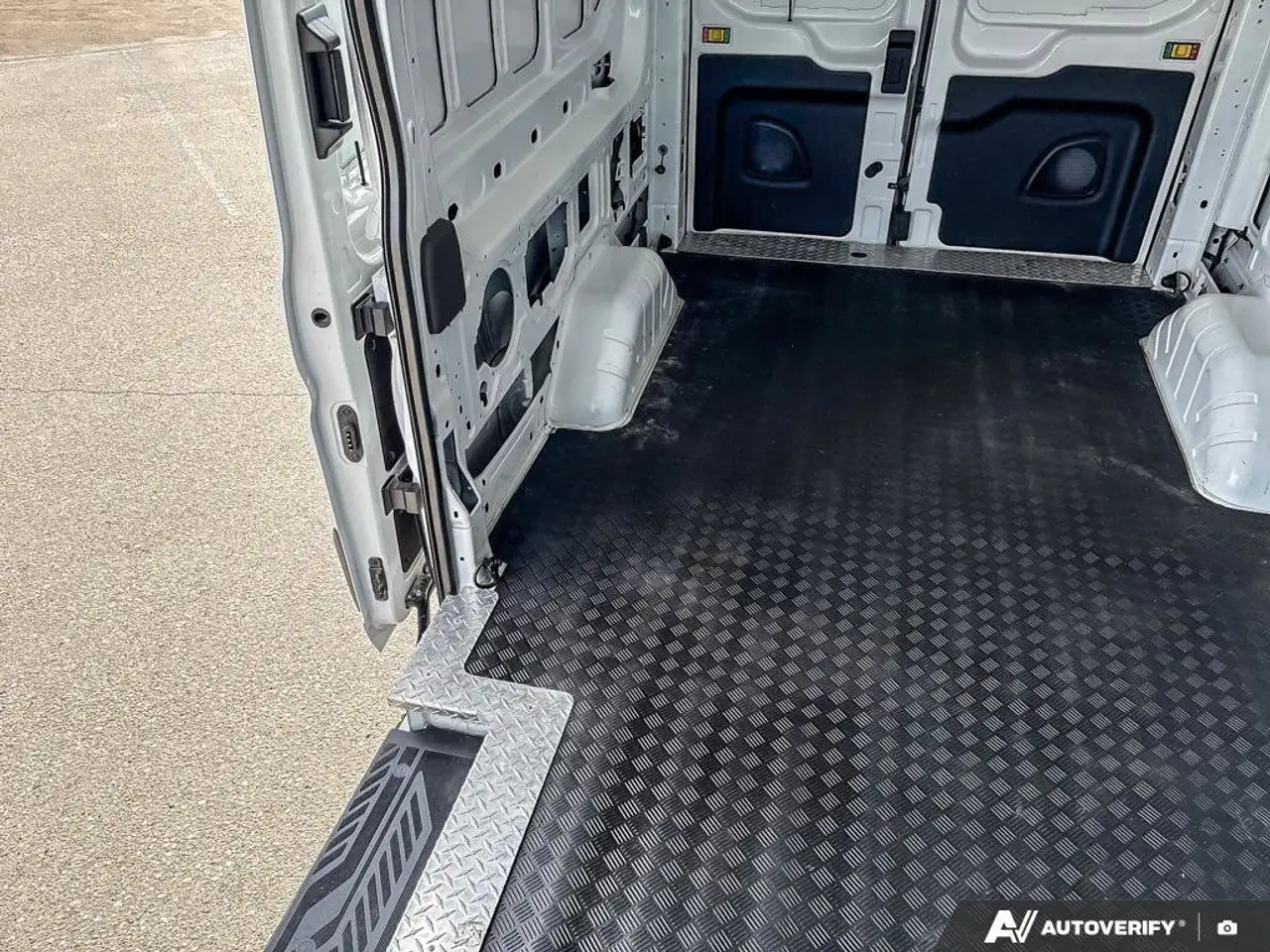 Ford Transit Cargo Van снимка Ford Transit Cargo Van