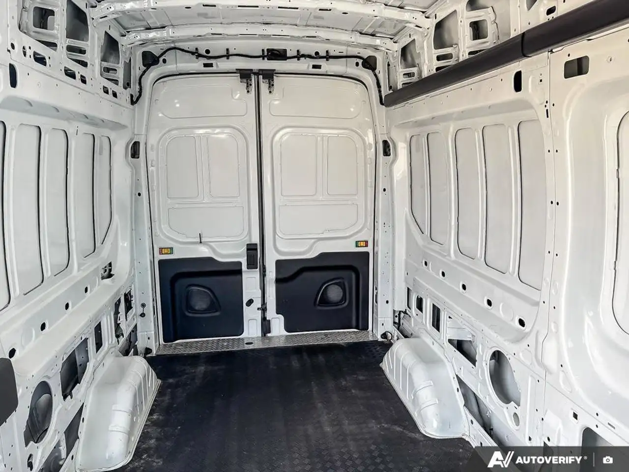 Ford Transit Cargo Van снимка Ford Transit Cargo Van