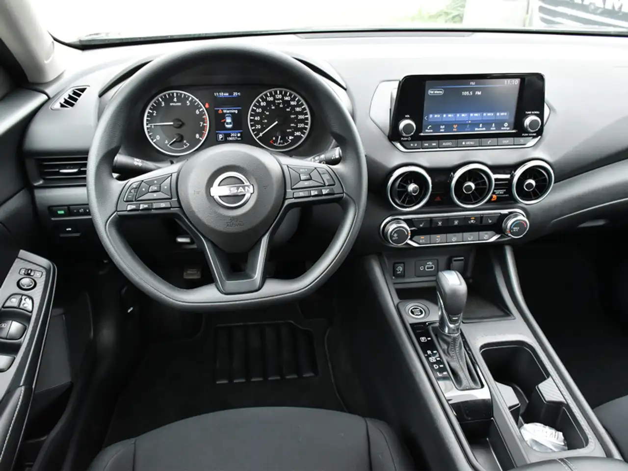 Nissan Sentra снимка Nissan Sentra