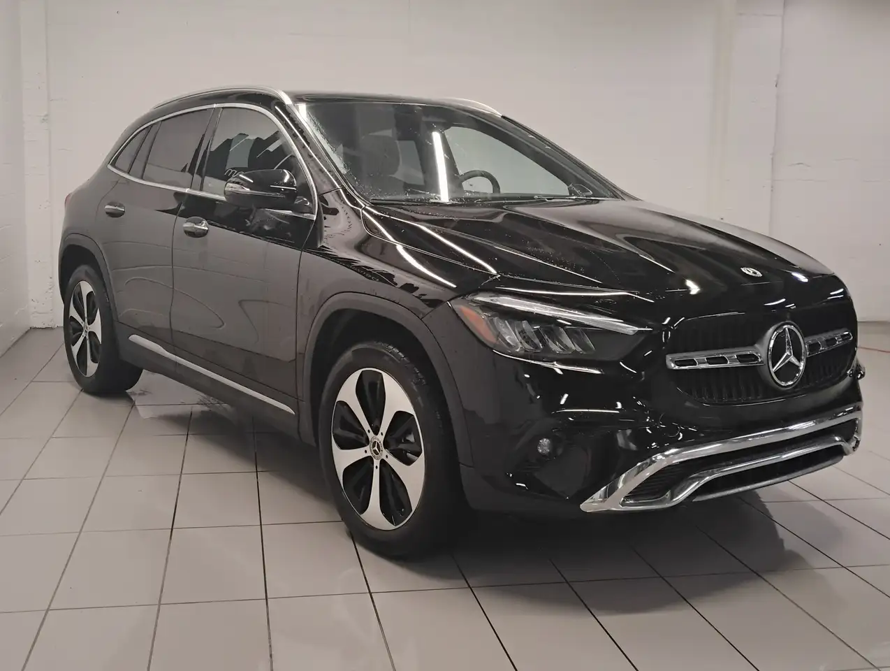 Mercedes-Benz GLA снимка Mercedes-Benz GLA