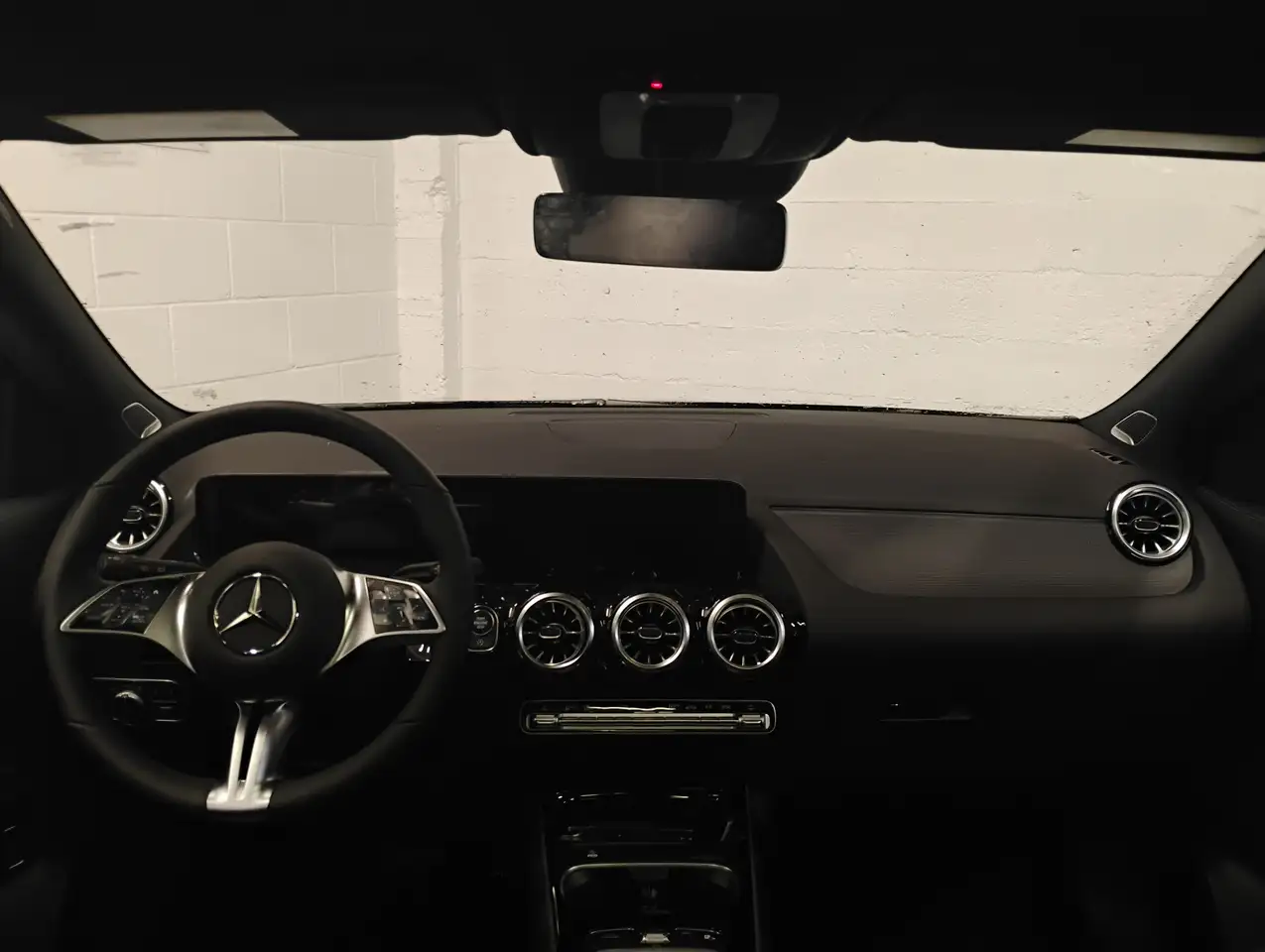 Mercedes-Benz GLA снимка Mercedes-Benz GLA