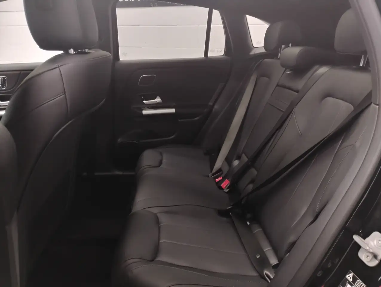 Mercedes-Benz GLA снимка Mercedes-Benz GLA