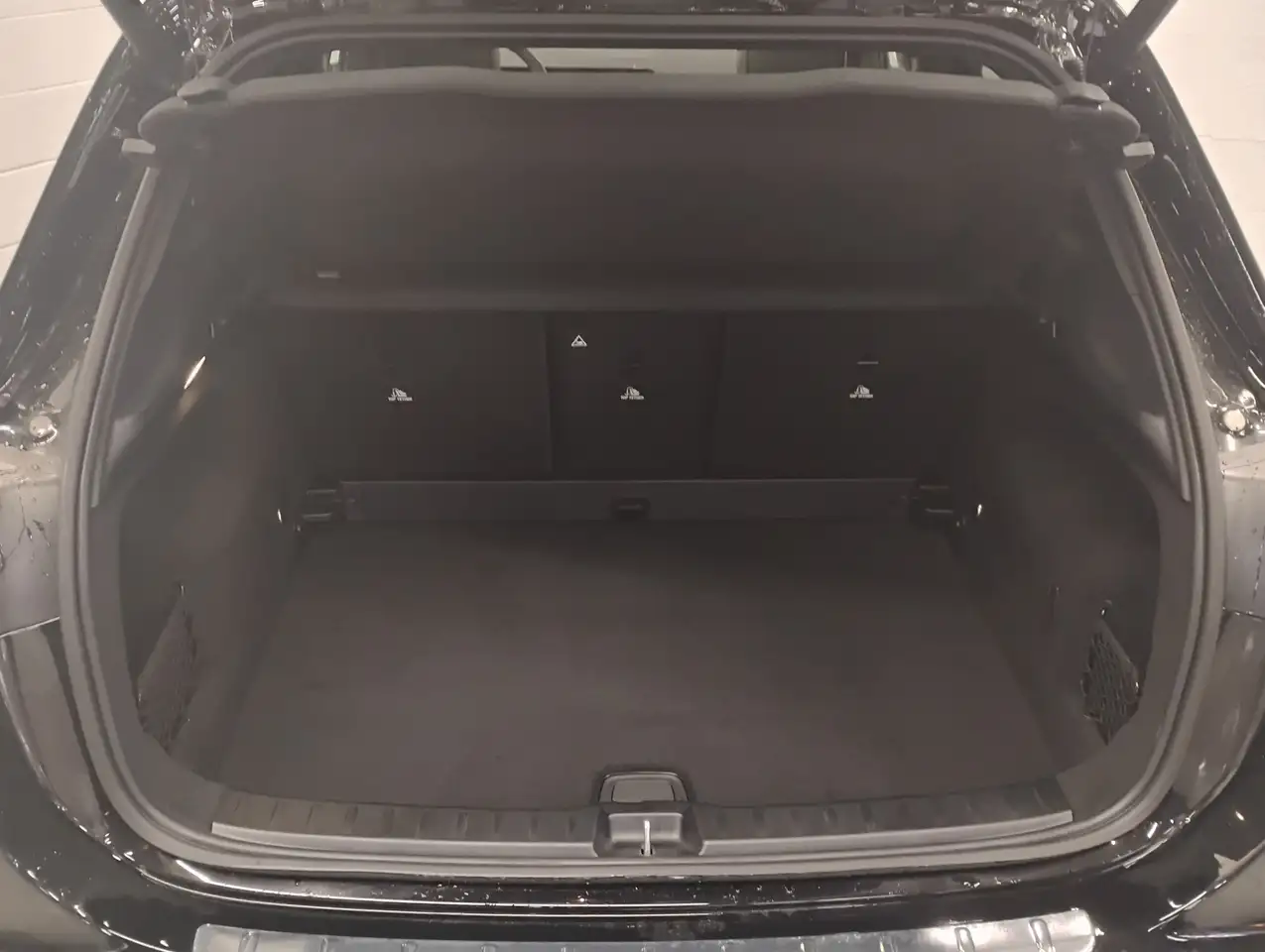 Mercedes-Benz GLA снимка Mercedes-Benz GLA