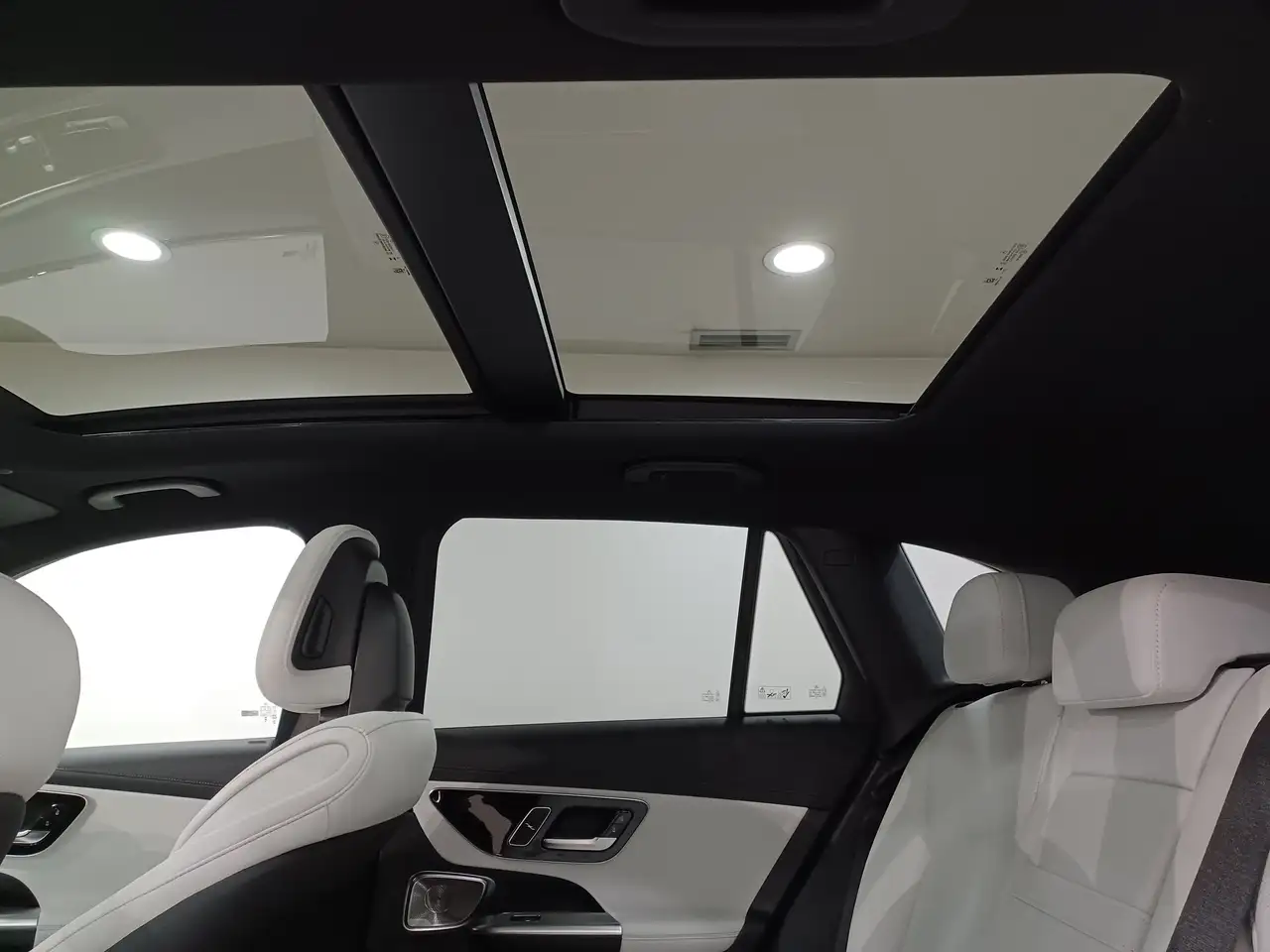 Mercedes-Benz GLC снимка Mercedes-Benz GLC