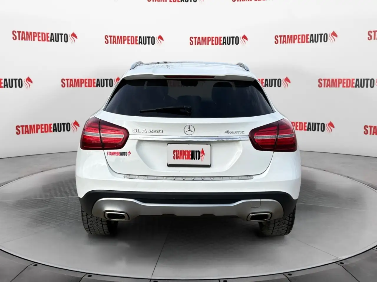 Mercedes-Benz GLA снимка Mercedes-Benz GLA