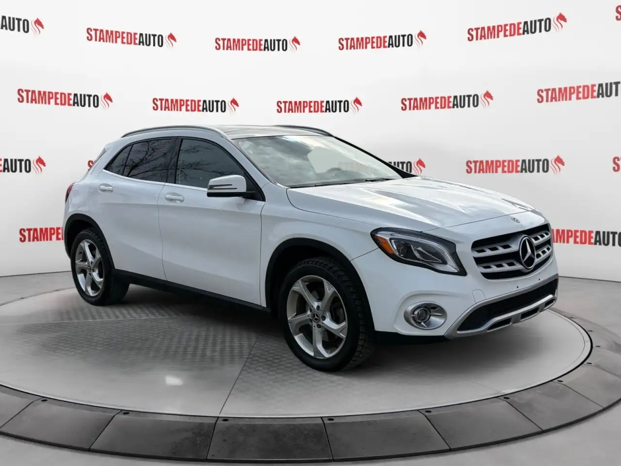 Mercedes-Benz GLA снимка Mercedes-Benz GLA
