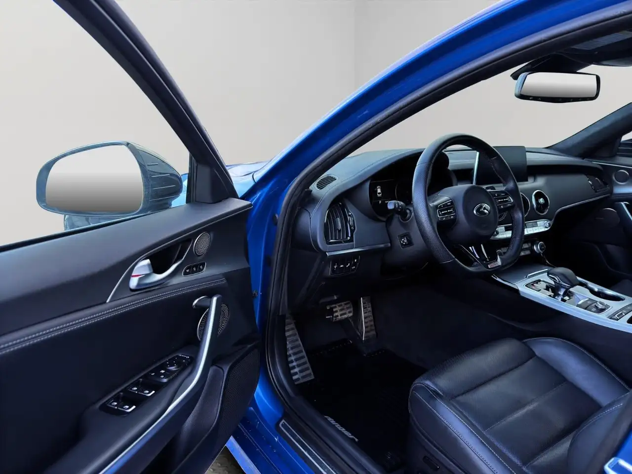 Kia Stinger photo Kia Stinger
