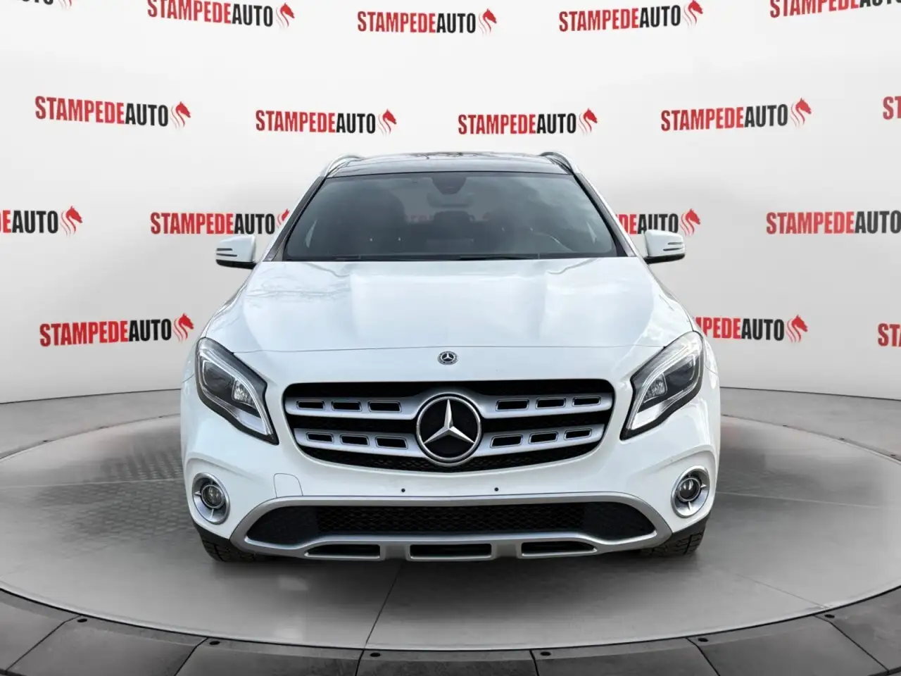 Mercedes-Benz GLA снимка Mercedes-Benz GLA