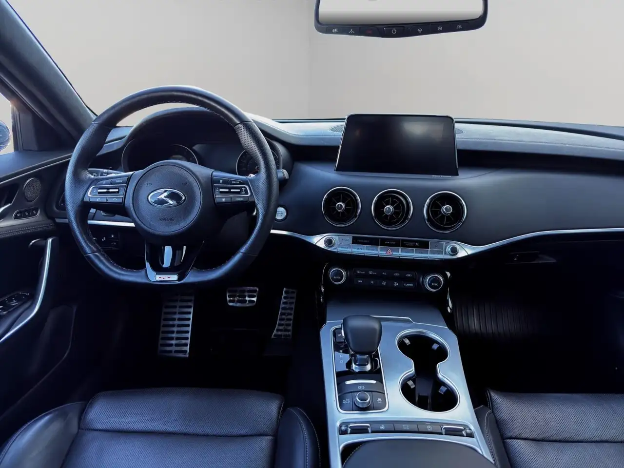 Kia Stinger photo Kia Stinger