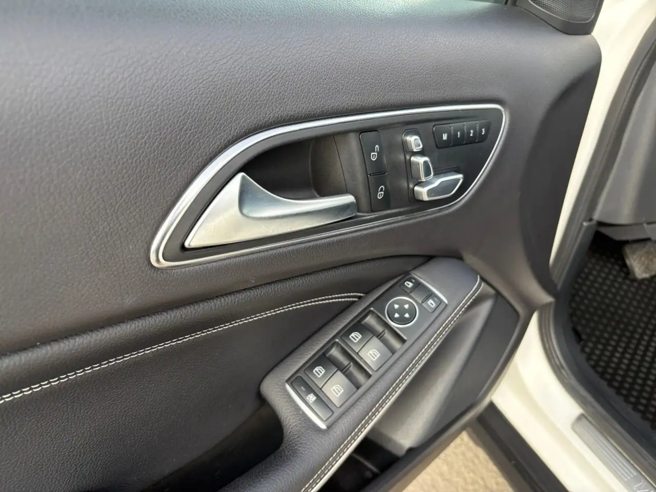 Mercedes-Benz GLA снимка Mercedes-Benz GLA