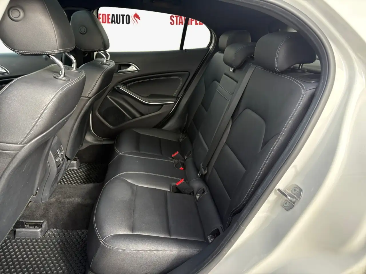 Mercedes-Benz GLA снимка Mercedes-Benz GLA