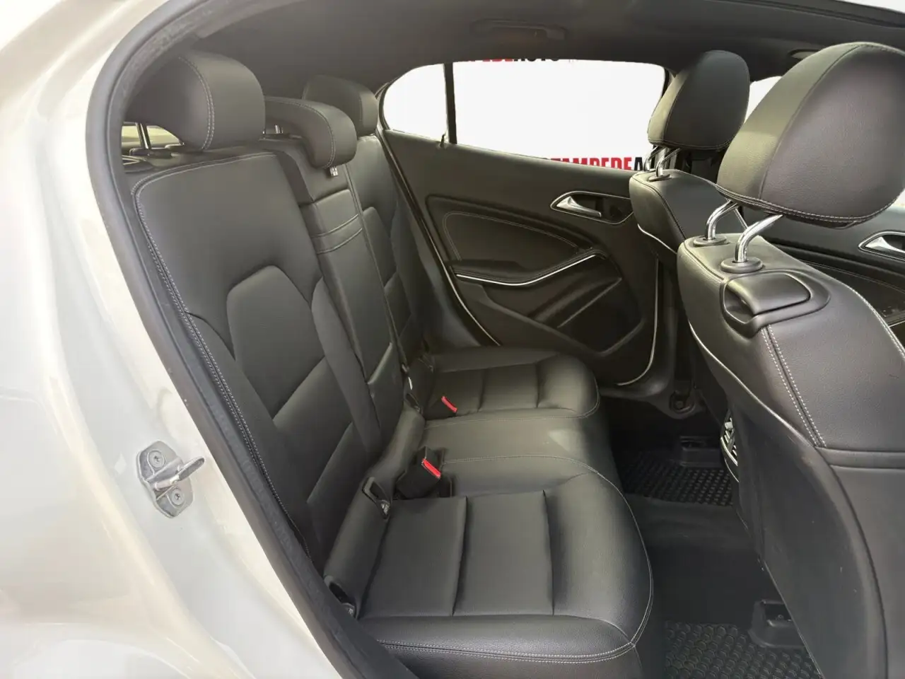 Mercedes-Benz GLA снимка Mercedes-Benz GLA