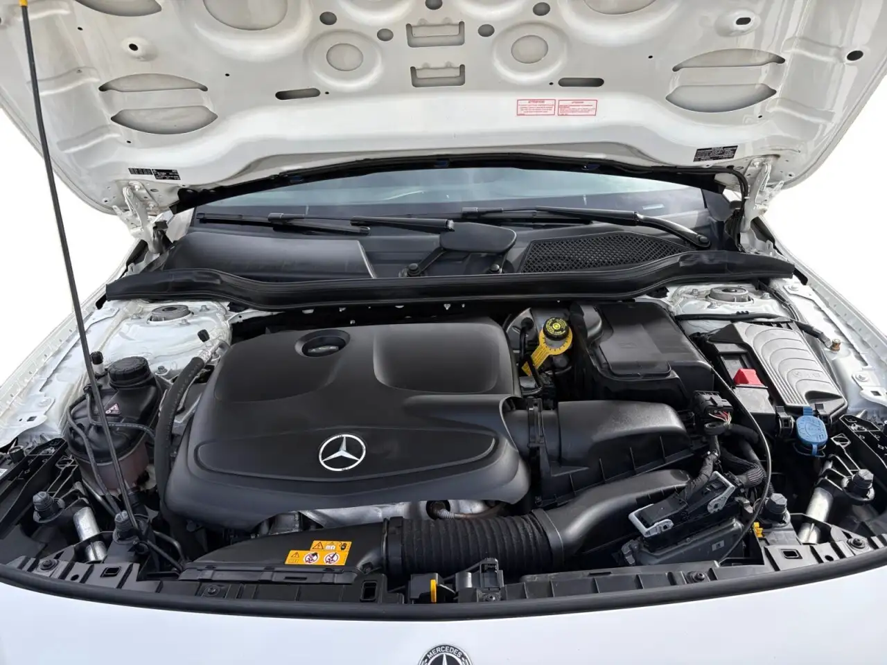 Mercedes-Benz GLA снимка Mercedes-Benz GLA