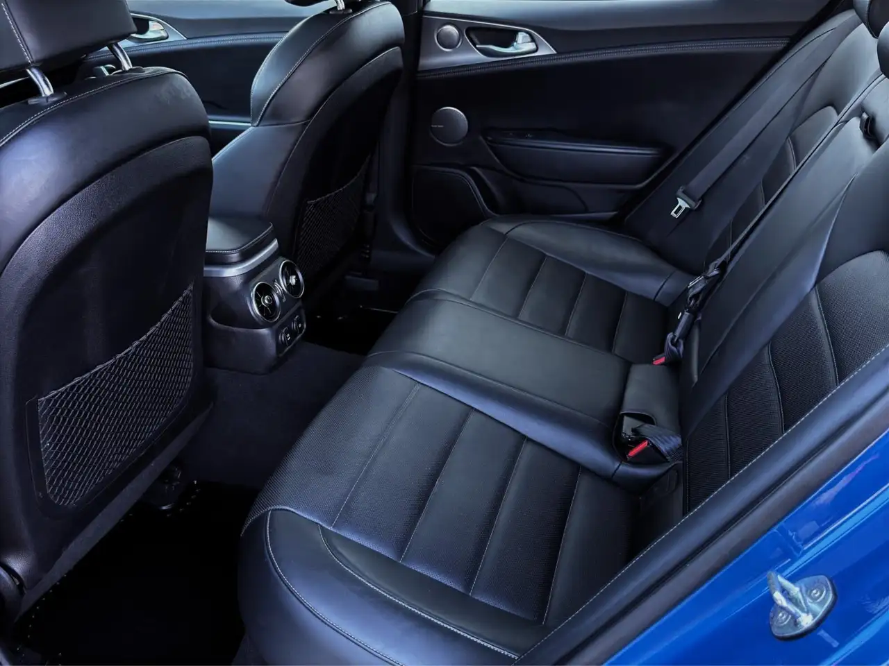 Kia Stinger photo Kia Stinger
