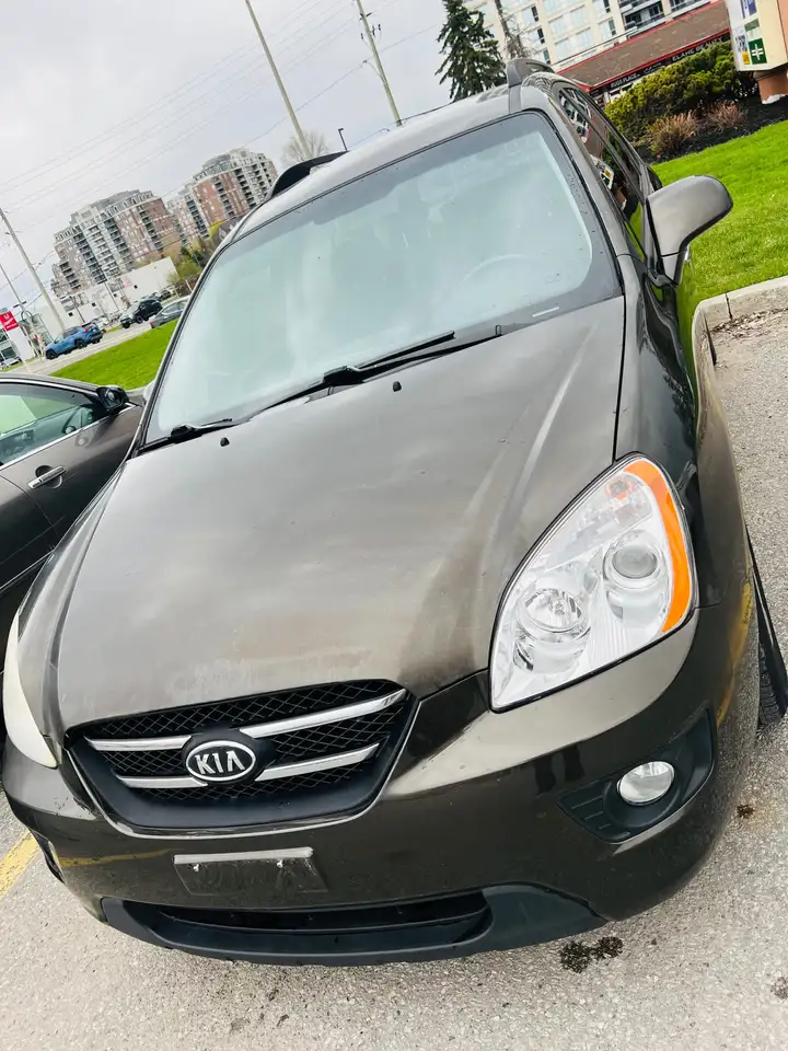 2009 Kia Rondo
