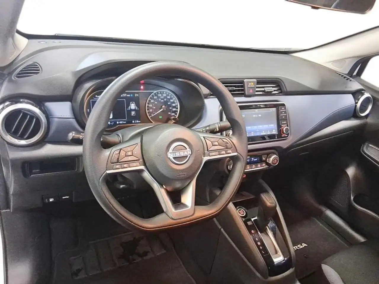 Nissan Versa photo Nissan Versa