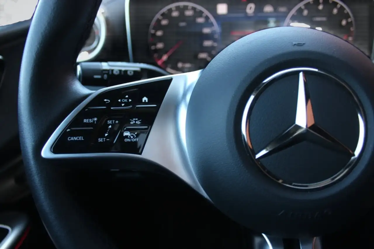 Mercedes-Benz GLC снимка Mercedes-Benz GLC