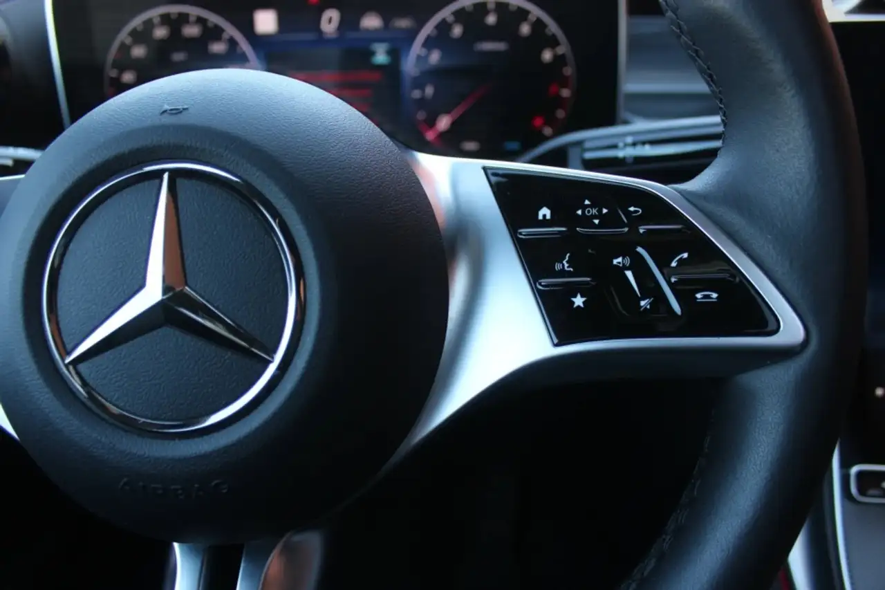 Mercedes-Benz GLC снимка Mercedes-Benz GLC