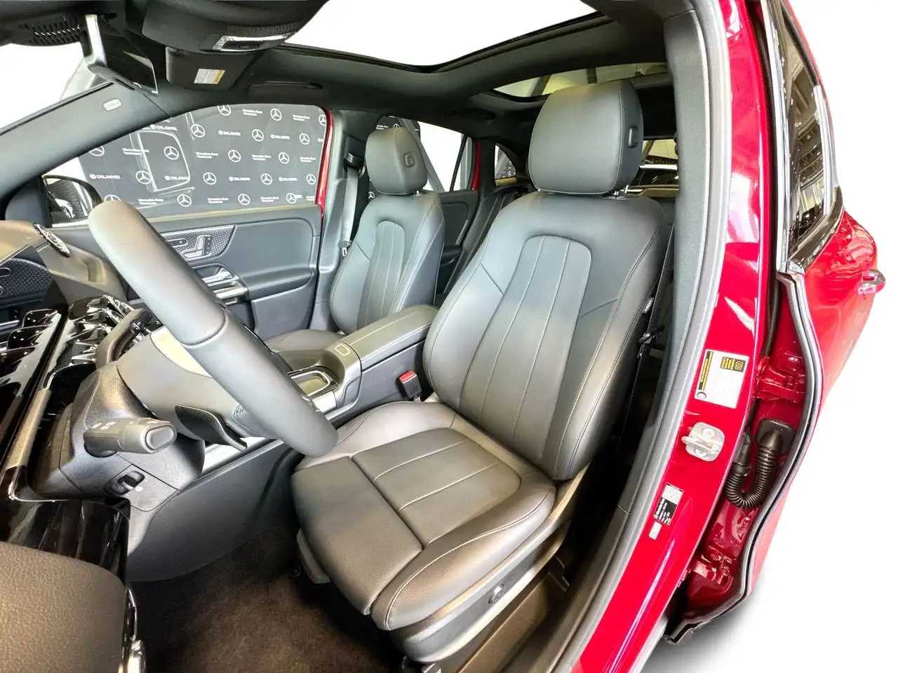 Mercedes-Benz GLA снимка Mercedes-Benz GLA