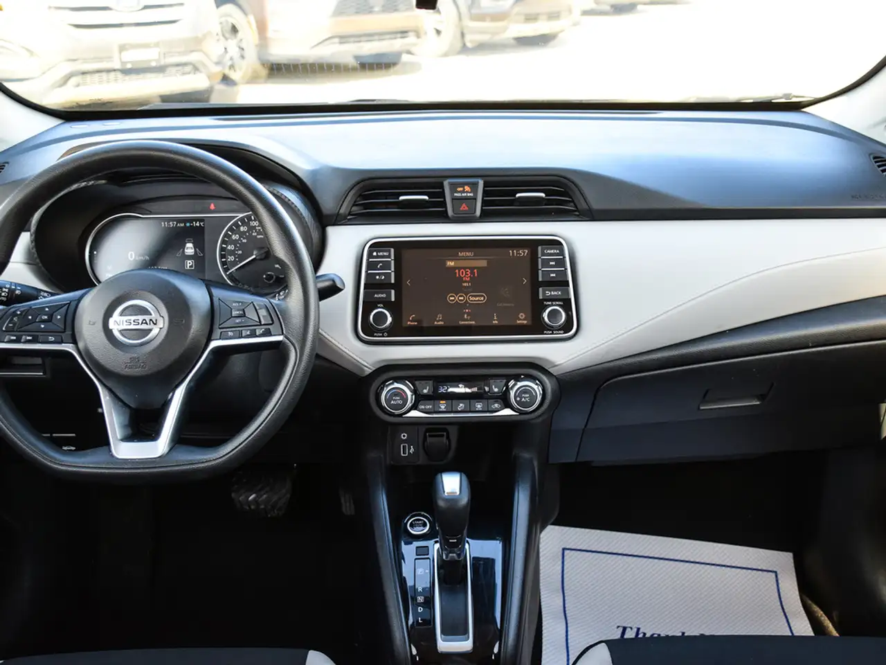 Nissan Versa photo Nissan Versa