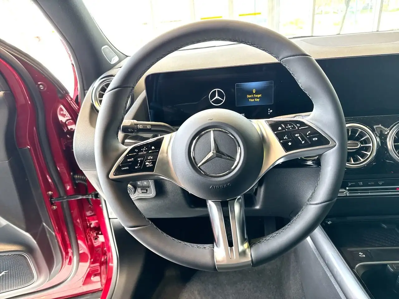Mercedes-Benz GLA снимка Mercedes-Benz GLA