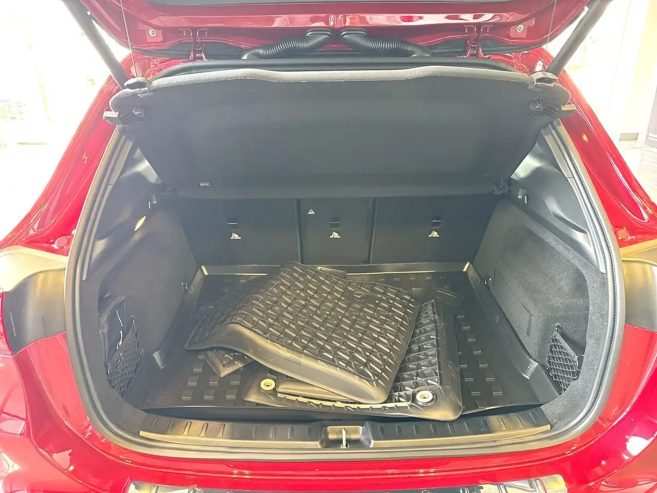 Mercedes-Benz GLA снимка Mercedes-Benz GLA