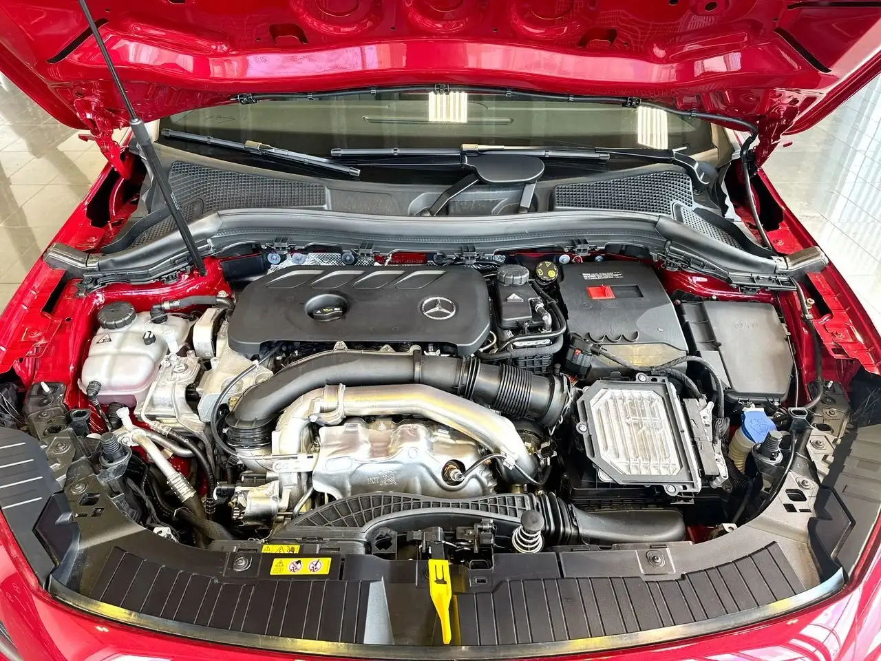 Mercedes-Benz GLA снимка Mercedes-Benz GLA