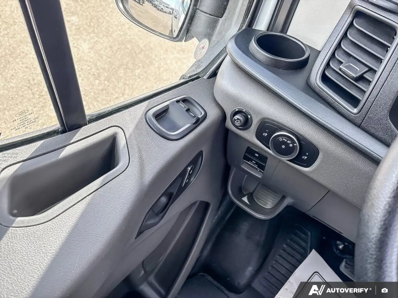 Ford Transit Cargo Van снимка Ford Transit Cargo Van